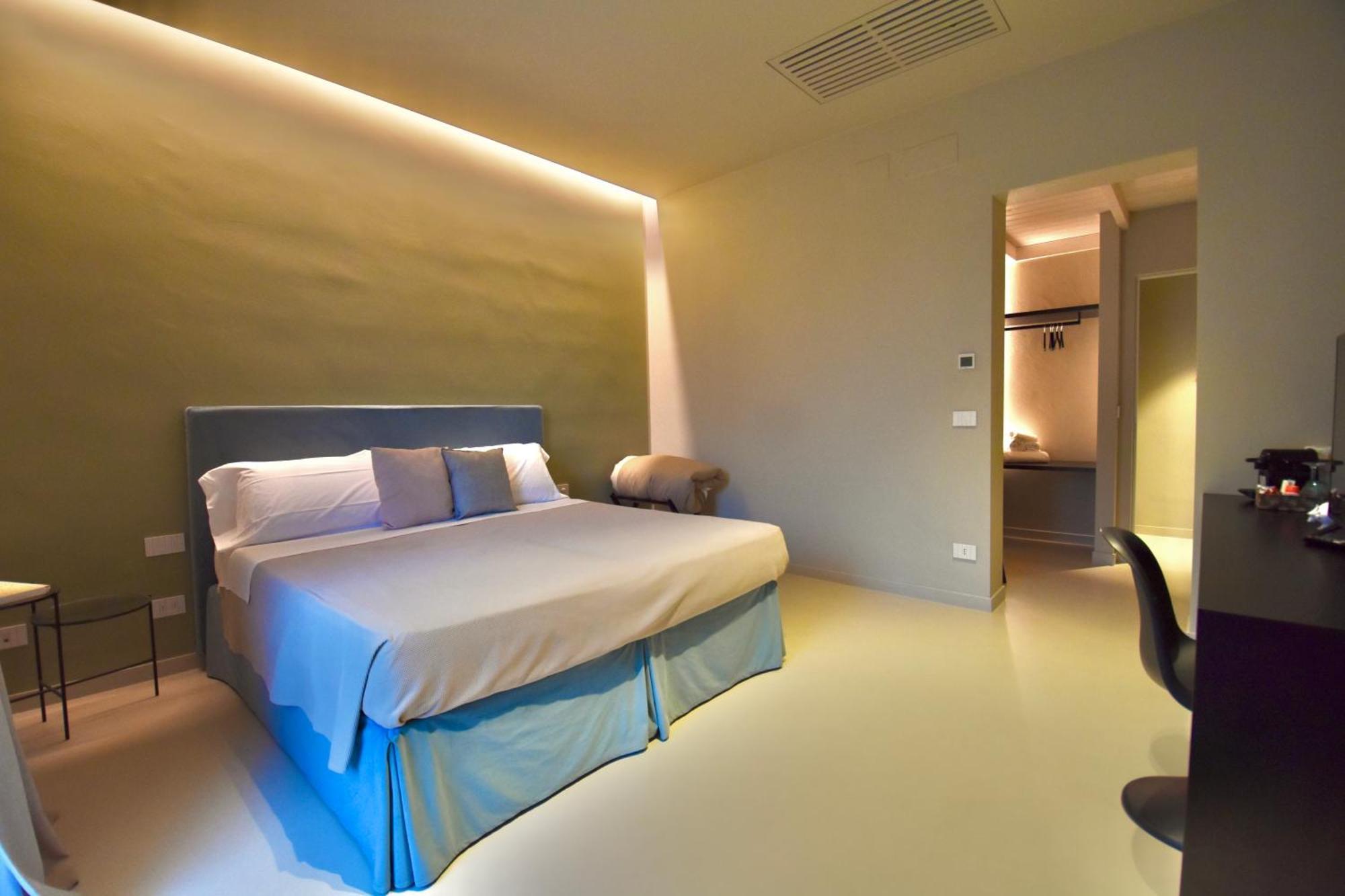 Mpiut - Housea Hotel Polignano a Mare Luaran gambar
